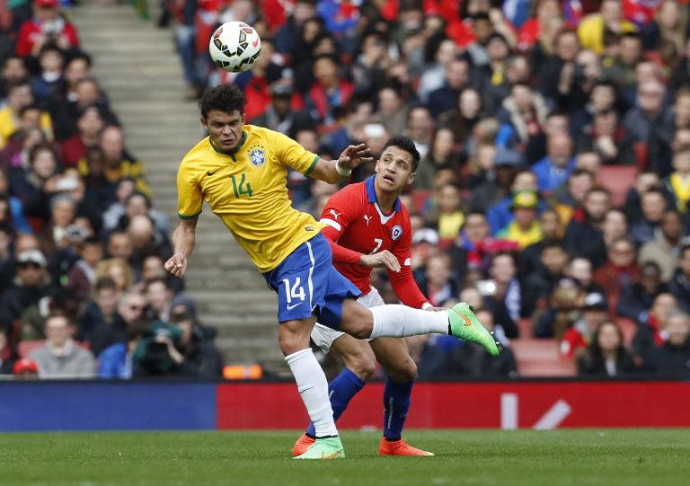 Brazil's defender Thiago Silva (L) vies with Chile’s striker Alexis Sanchez (R) during the friendly international football match in London on March 29, 2015