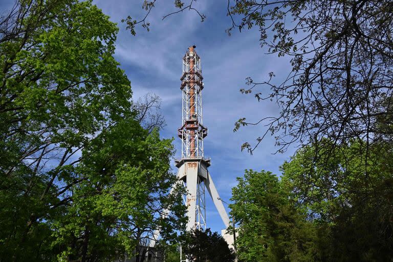 La torre de televisión, sin la parte superior