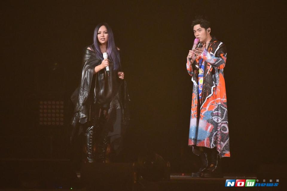 ▲周杰倫（右）《地表最強》在台北的最終場演唱會請來a-Mei張惠妹擔任嘉賓。（圖／記者林柏年攝 , 2017.10.1）