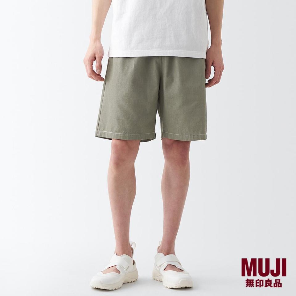 MUJI Men Chambray Short Pants. (Photo: Shopee SG)