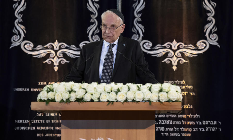Edmund Stoiber, (CSU), former Prime Minister of Bavaria, takes part in a ceremony and commemoration of the 20th anniversary of the main synagogue "Ohel Jakob" and the pogrom night, in Munich, Germany, Thursday, Nov. 9, 2023. (Sven Hoppe/dpa via AP)
