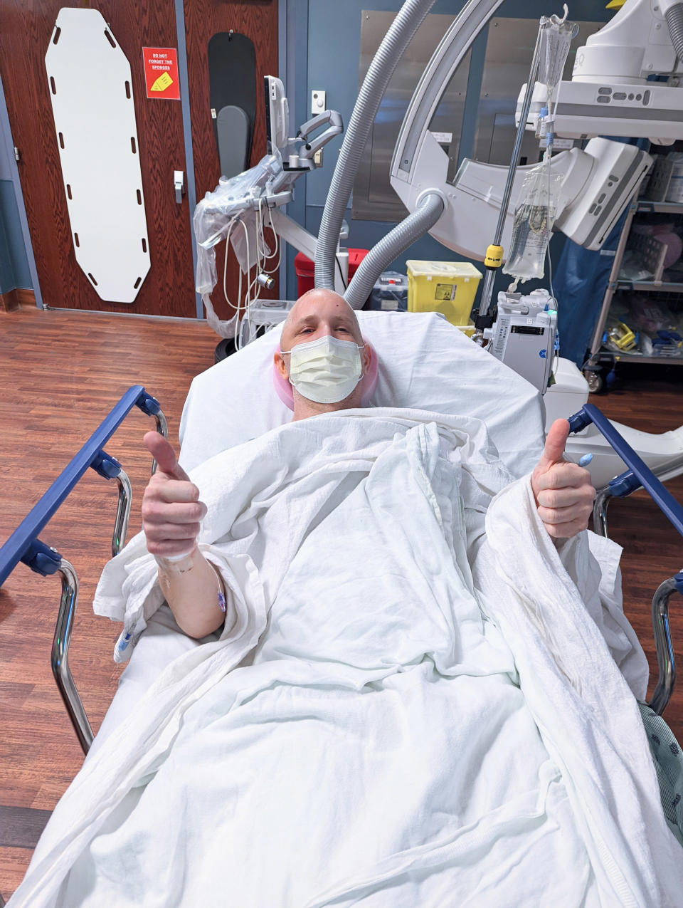 Jay Keller giving thumbs up in a hospital bed. (Courtesy Northwestern Medicine)