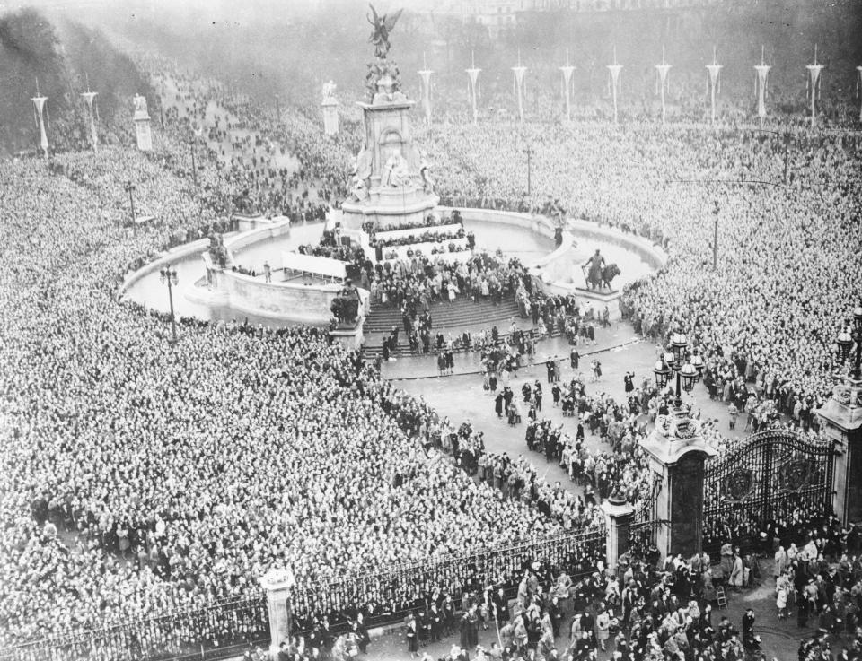 The crowd gathered near Buckingham Palace to cheer for the newly married Princess Elizabeth and Philip, Duke of Edinburgh.