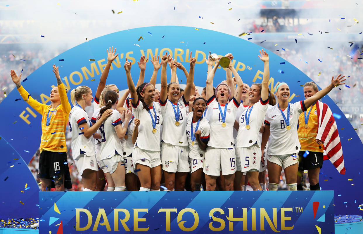 LYON, FRANCE - JULY 07:   Players from USA lift the FIFA Women's World Cup Trophy following her team's victory the 2019 FIFA Women's World Cup France Final match between The United State of America and The Netherlands at Stade de Lyon on July 07, 2019 in Lyon, France. (Photo by Naomi Baker - FIFA/FIFA via Getty Images)