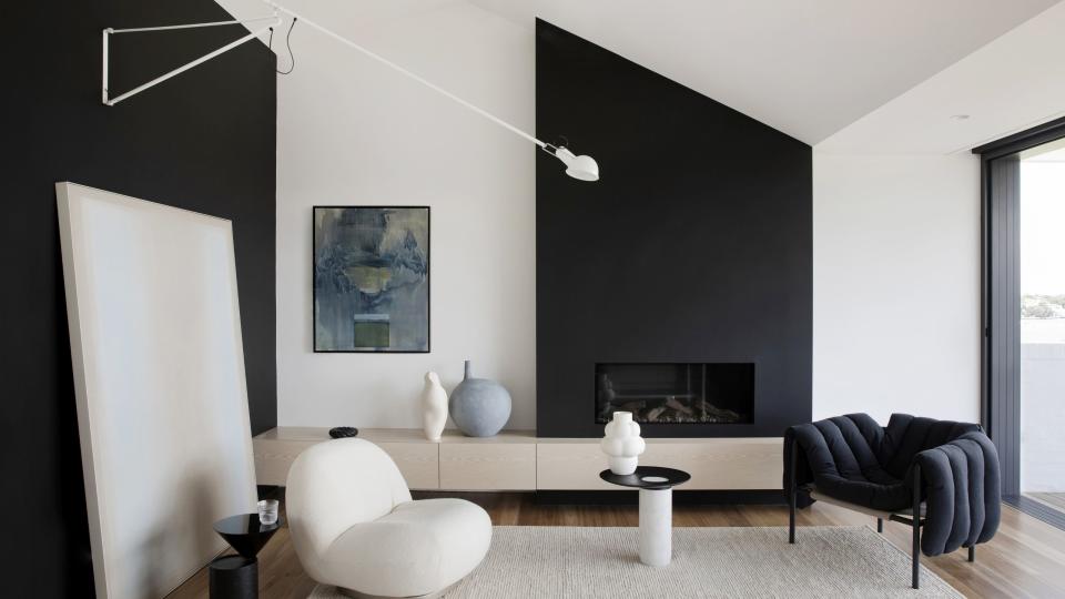  Black and white minimalist living room . 