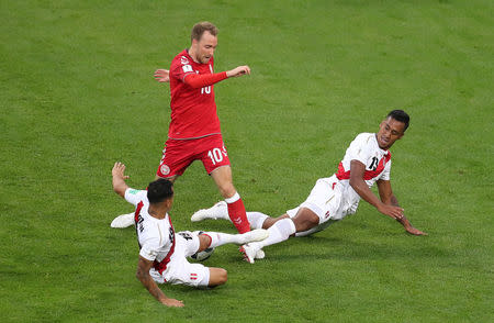 Soccer Football - World Cup - Group C - Peru vs Denmark - Mordovia Arena, Saransk, Russia - June 16, 2018 Denmark's Christian Eriksen in action with Peru's Renato Tapia and Yoshimar Yotun REUTERS/Ricardo Moraes