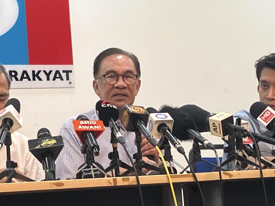 Malaysian opposition leader Anwar Ibrahim speaks during a press conference at his party headquarters in Petaling Jaya, Malaysia, Thursday, Oct. 13, 2022. Anwar says he is optimistic that his opposition alliance is able to strive for a simple majority in general elections expected to be held next month. (AP Photo/Eileen Ng)