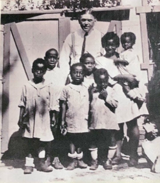 H.L. Mencken with friends