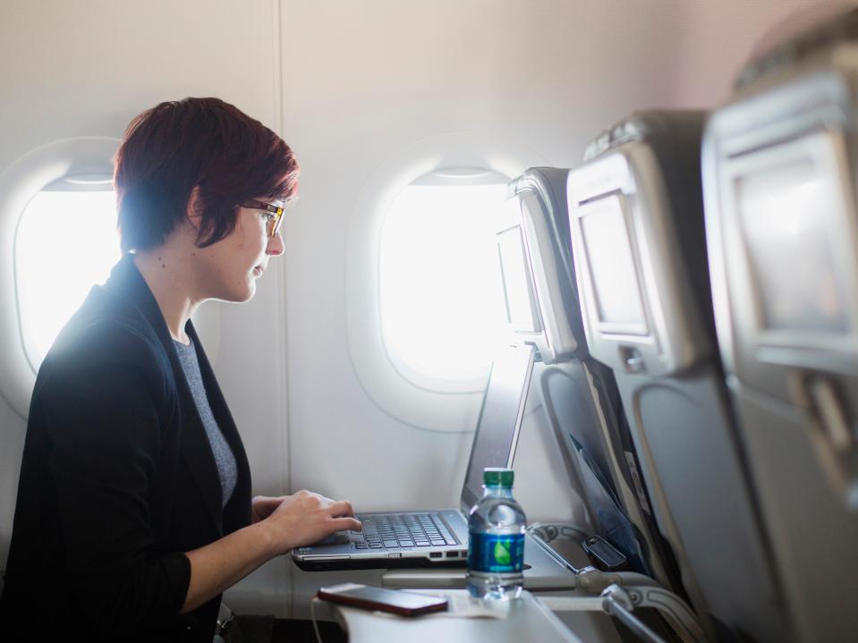 airlplane seat tray table