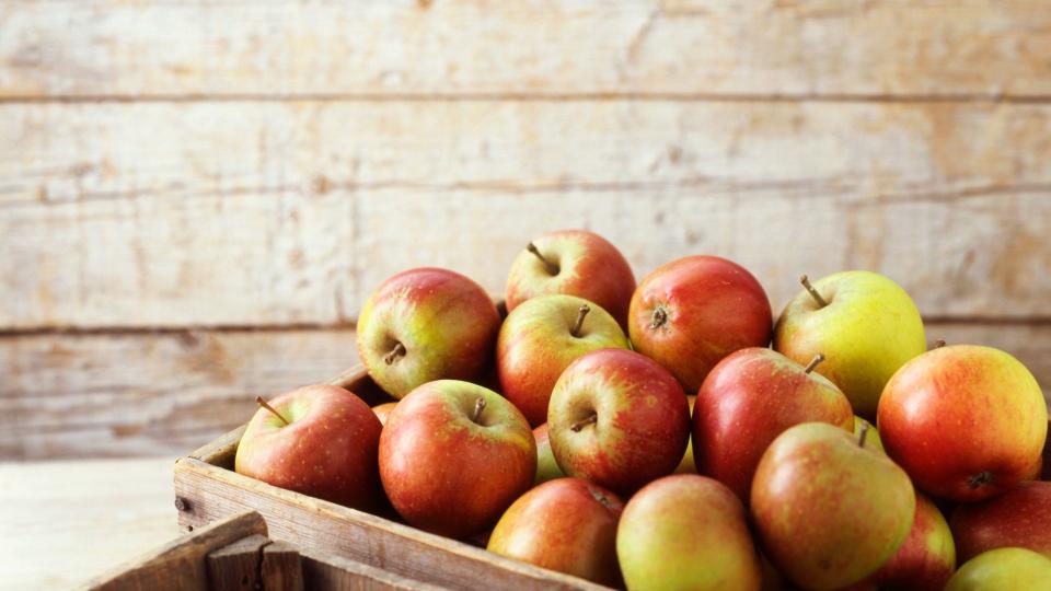 apples in a box