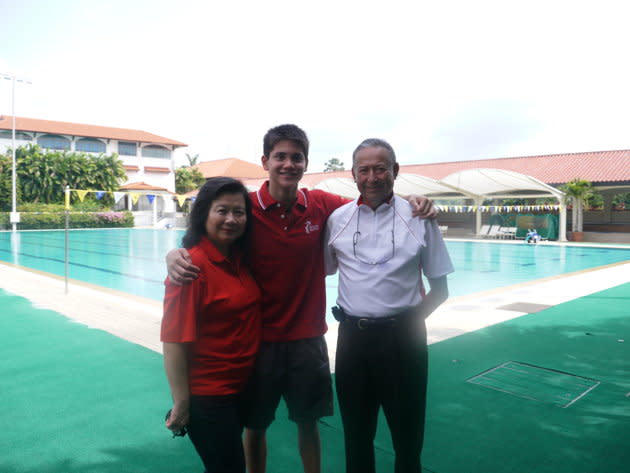Joseph Schooling with his parents May and Colin in August 2012. (Yahoo Photo)