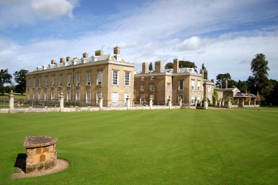 7) Ride the British Pullman and explore Althorp with Earl Spencer