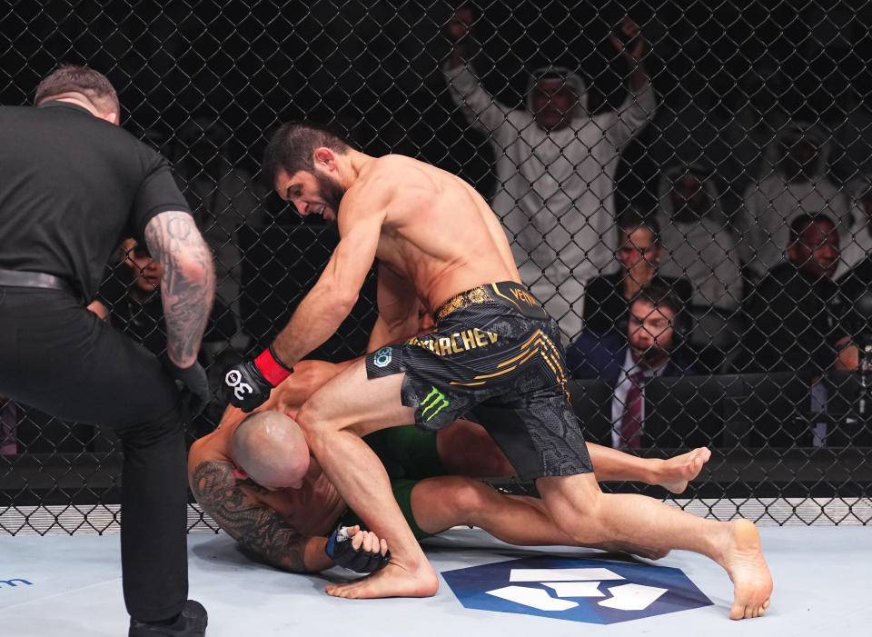 ABU DHABI, UNITED ARAB EMIRATES - OCTOBER 21: (R-L) Islam Makhachev of Russia knocks out Alexander Volkanovski of Australia in the UFC lightweight championship fight during the UFC 294 event at Etihad Arena on October 21, 2023 in Abu Dhabi, United Arab Emirates. (Photo by Chris Unger/Zuffa LLC via Getty Images)