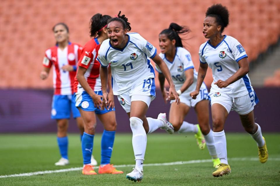 Lineth Cedeño celebra su crucial gol para llevar a Panamá a su primer mundial.