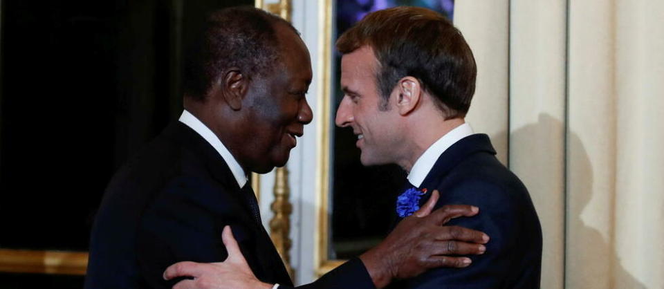 Alassane Ouattara et Emmanuel macron se rencontraient le 11 novembre 2021 à l'Élysée.  - Credit:GONZALO FUENTES / POOL / REUTERS POOL / EPA