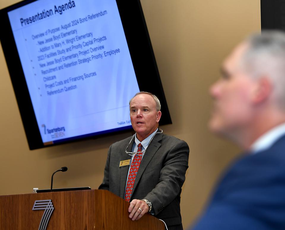 On Wednesday May 8, 2024 Spartanburg School District 7 held an information session at the district office for local media. Superintendent Jeff Stevens and staff spoke about the referendum before residents of District 7 in August for the purpose of constructing a new Jesse Boyd Elementary and an addition to Mary H. Wright Elementary.
Superintendent Jeff Stevens opens the meeting.