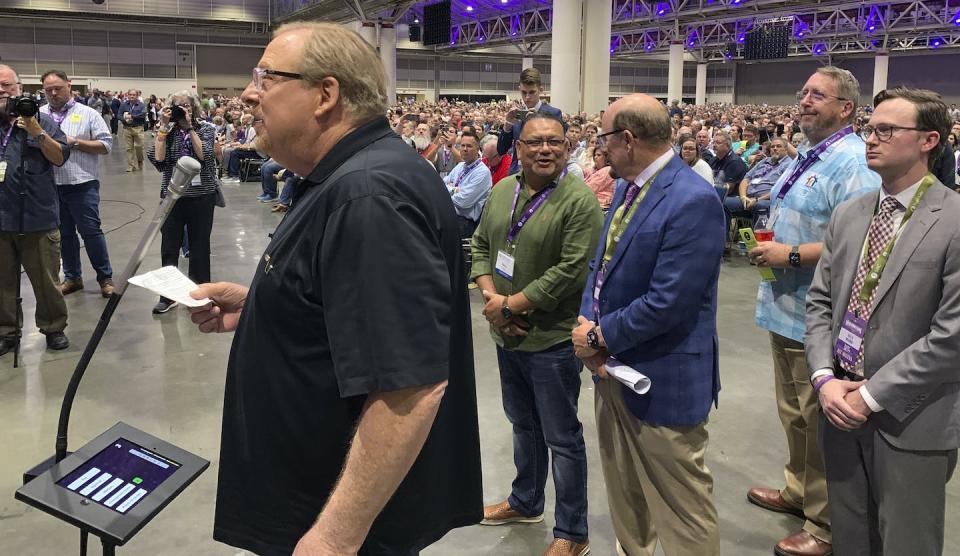 Rick Warren, founding pastor of Saddleback Church in Southern California, makes an appeal to the Southern Baptist Convention to let his church back into the denomination. <a href="https://newsroom.ap.org/detail/SouthernBaptists/aca80c48ba9042baa3f45a8eae4825ae/photo?Query=southern%20baptist&mediaType=photo&sortBy=&dateRange=Anytime&totalCount=824&currentItemNo=1" rel="nofollow noopener" target="_blank" data-ylk="slk:AP Photo/Peter Smith;elm:context_link;itc:0;sec:content-canvas" class="link ">AP Photo/Peter Smith</a>