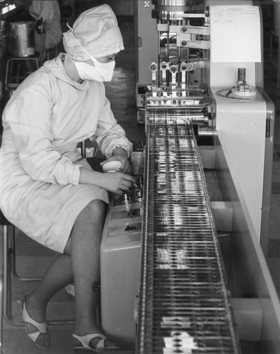 Gain-of-function research played a key role in the development and mass production of penicillin. <a href="https://www.gettyimages.com/detail/news-photo/penicillin-capsules-being-checked-as-they-come-off-the-news-photo/2667016" rel="nofollow noopener" target="_blank" data-ylk="slk:Wesley/Stringer/Hulton Archive via Getty Images;elm:context_link;itc:0;sec:content-canvas" class="link ">Wesley/Stringer/Hulton Archive via Getty Images</a>
