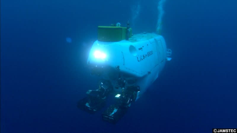 The deep submergence research vehicle Shinkai 6500