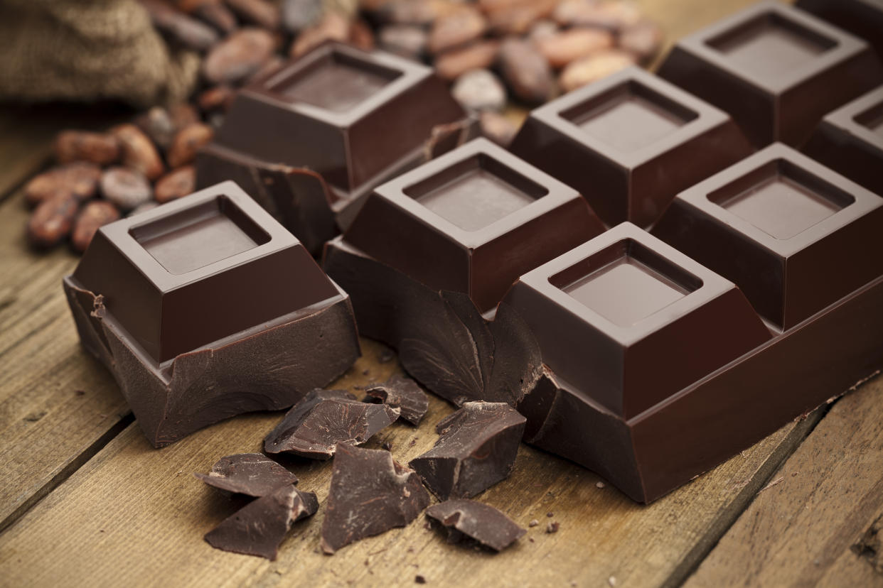 Dark chocolate bar on rustic wood table. (Photo: Getty)