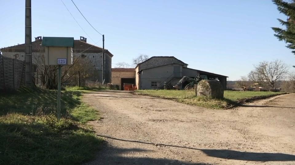 La zone de la ferme va être fouillée par les enquêteurs pendant plusieurs jours. - BFMTV