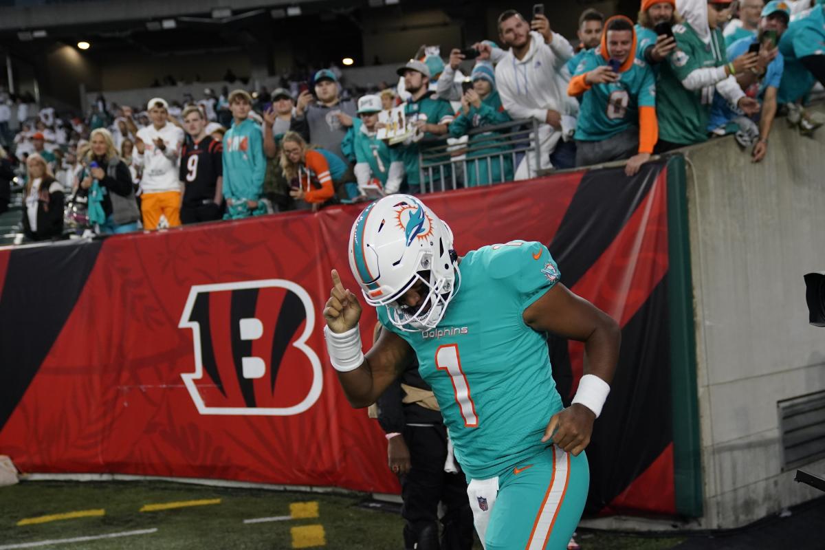 Miami Dolphins QB Tua Tagovailoa suffers concussion in 27-15 loss to the Cincinnati  Bengals — Phinsider Radio: A Miami Dolphins Podcast - The Phinsider