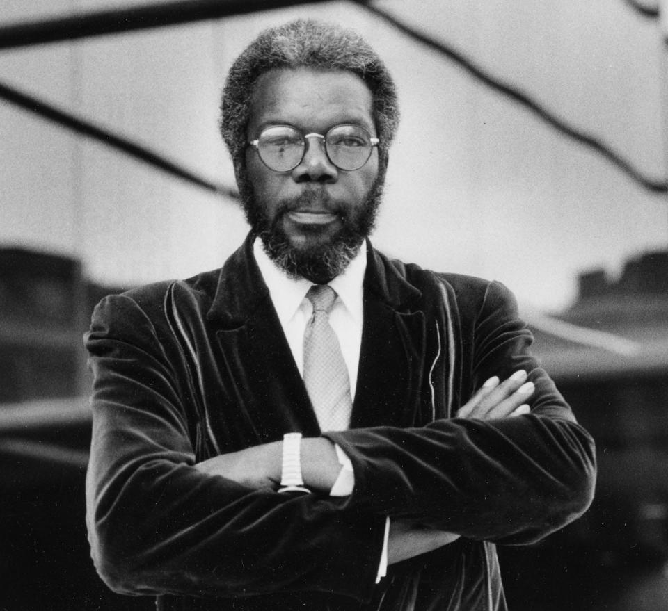 Sam Gilliam stands outside the Kentucky Center for the Arts on Sept. 10, 1984.