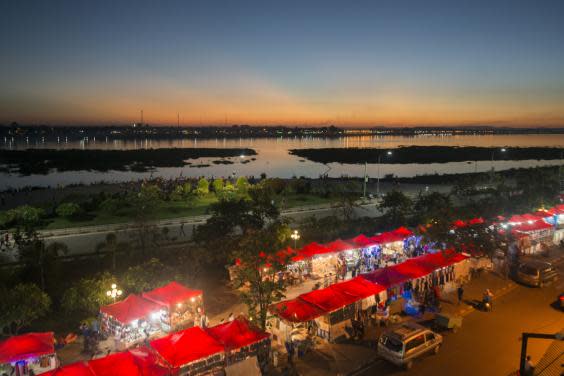 Follow the crowds to Vientiane's popular night market (Getty Images)