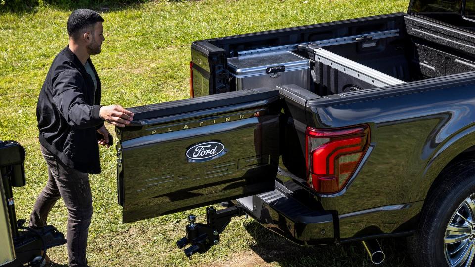 2024 Ford F-150 Pro Access Tailgate