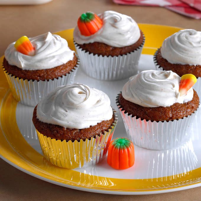 Pumpkin Cupcakes With Spiced Frosting Exps Hca17 169542 B10 20 2b 5