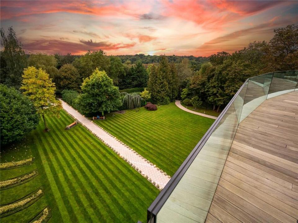 The roof terrace boasts views over Hampstead Heath (Robert Irving Burns/Rightmove)