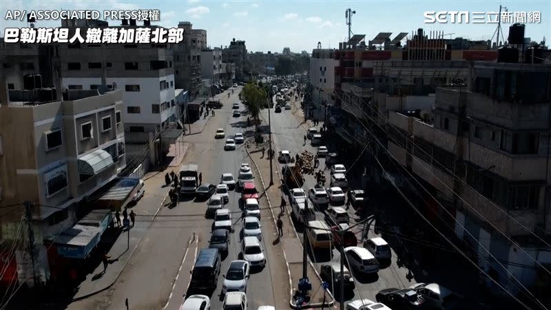 巴勒斯坦人撤離加薩北部。（圖／AP/ ASSOCIATED PRESS授權）