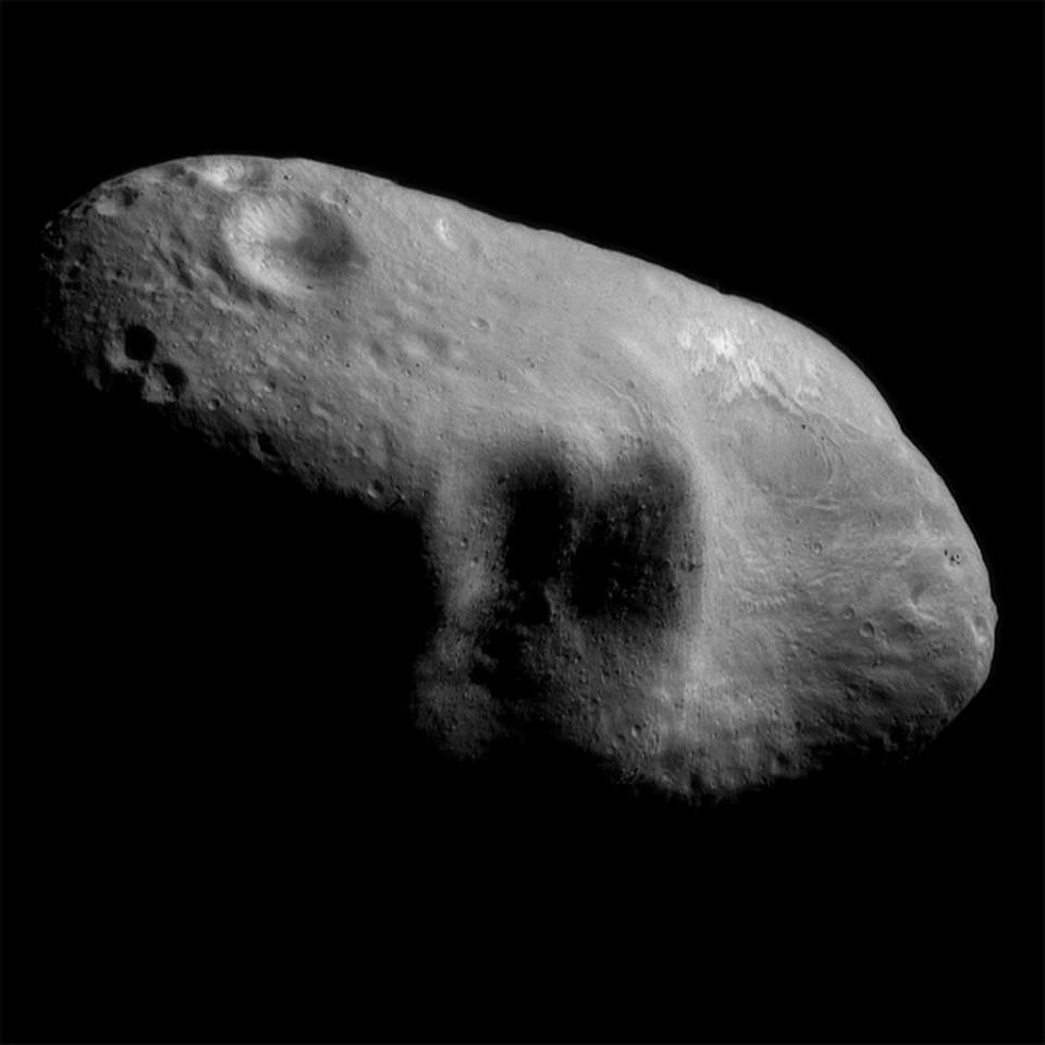 In 2009, a 200 foot wide asteroid came how close to Earth?