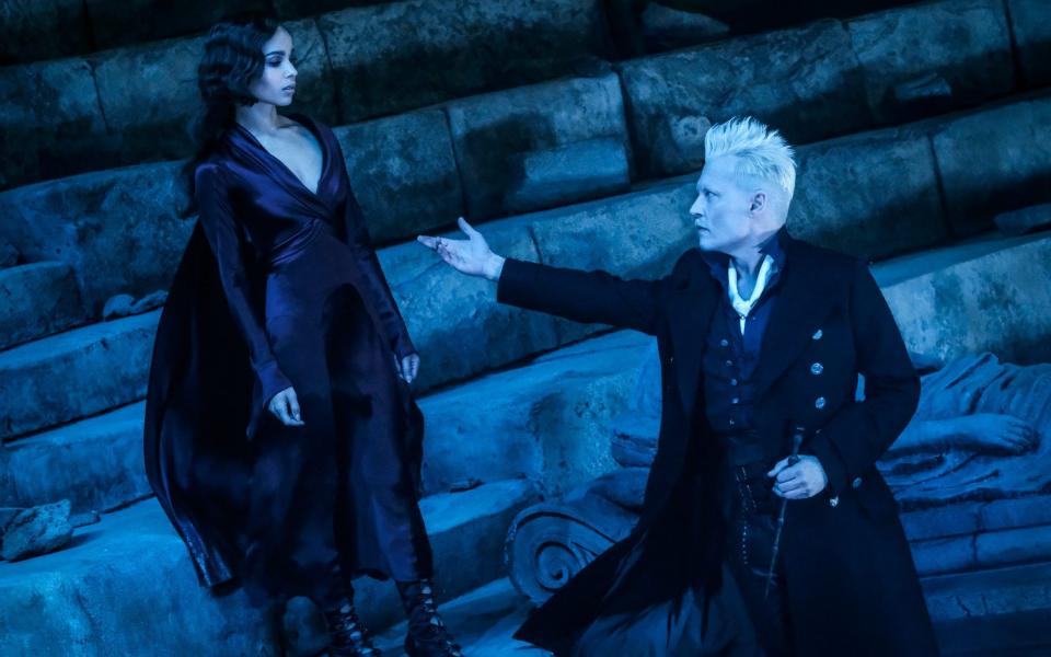 Zoe Kravitz and Johnny Depp in Fantastic Beasts: The Crimes of Grindelwald