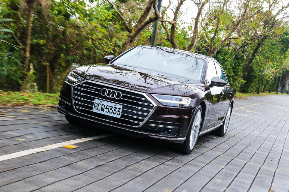 距離新世代 A8 首度在台灣現身將近 2 年， Audi 的旗艦房車終於正式開賣。