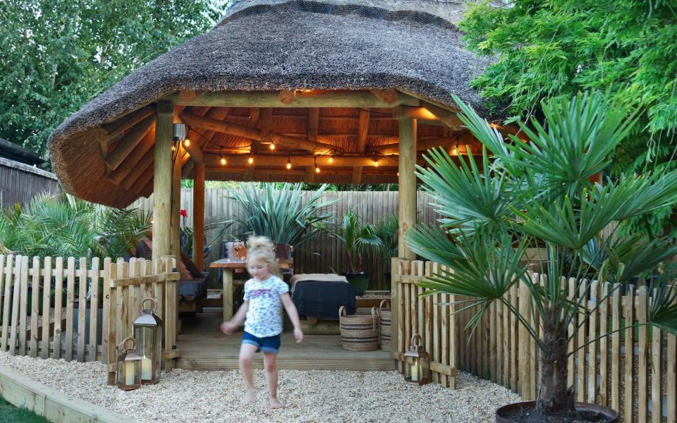 Cocohut tropical outdoor garden bar - Martin Gardner