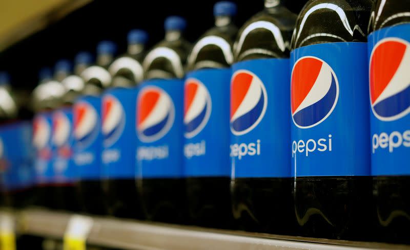 FILE PHOTO: FILE PHOTO: Bottles of Pepsi are pictured at a grocery store in Pasadena