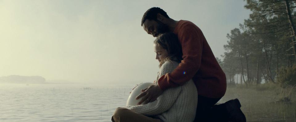Emilia Clarke and Chiwetel Ejiofor star as a couple having a baby via artificial womb instead of by more natural means in the futuristic satire "The Pod Generation."