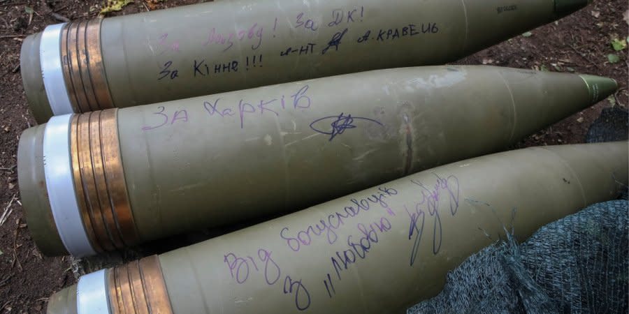 Inscriptions on M777 howitzer shells at positions of Ukrainian servicemen on the front line in Kharkiv region, July 28