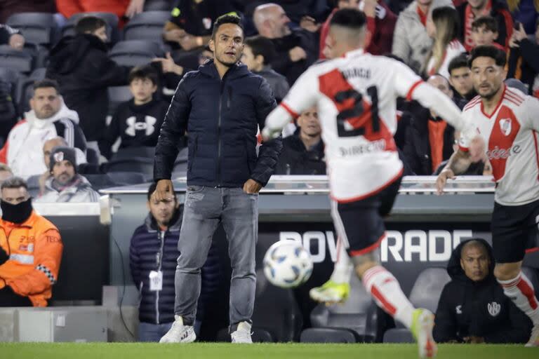 Lucas González Vélez, en su presentación, en el Monumental