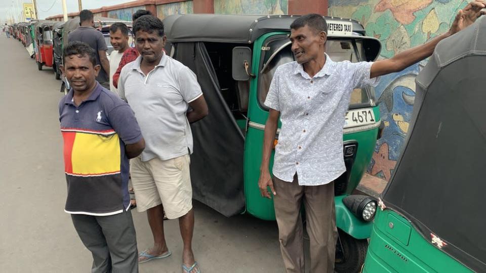 Sir Lankan Tuktuk drivers line up for fuel.