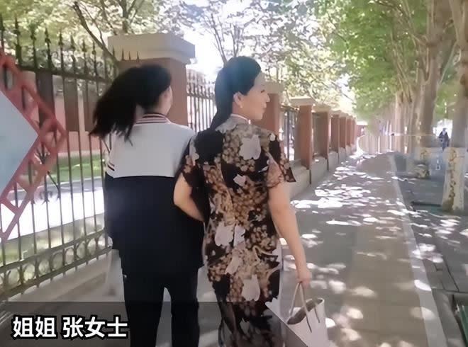 這對姊妹走在路上被誤認是母女，原來竟藏著鼻酸真相。（圖／翻攝自九派新聞）