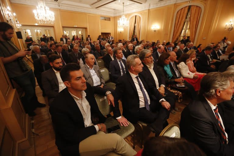 Juan Manuel Urtubey, Agustín Rossi, Fernando "Chino" Navarro y Martín Redrado, entre otros