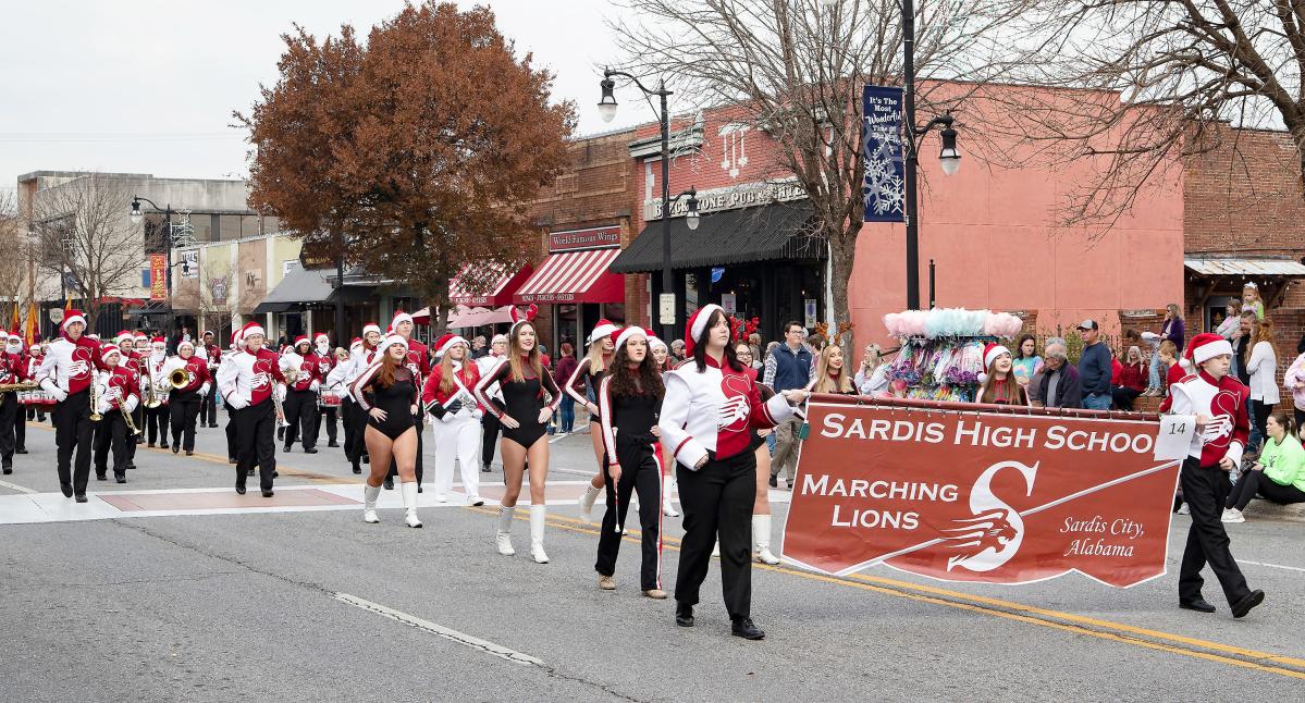 Gadsden making preparations for Christmas parade Thursday; entry