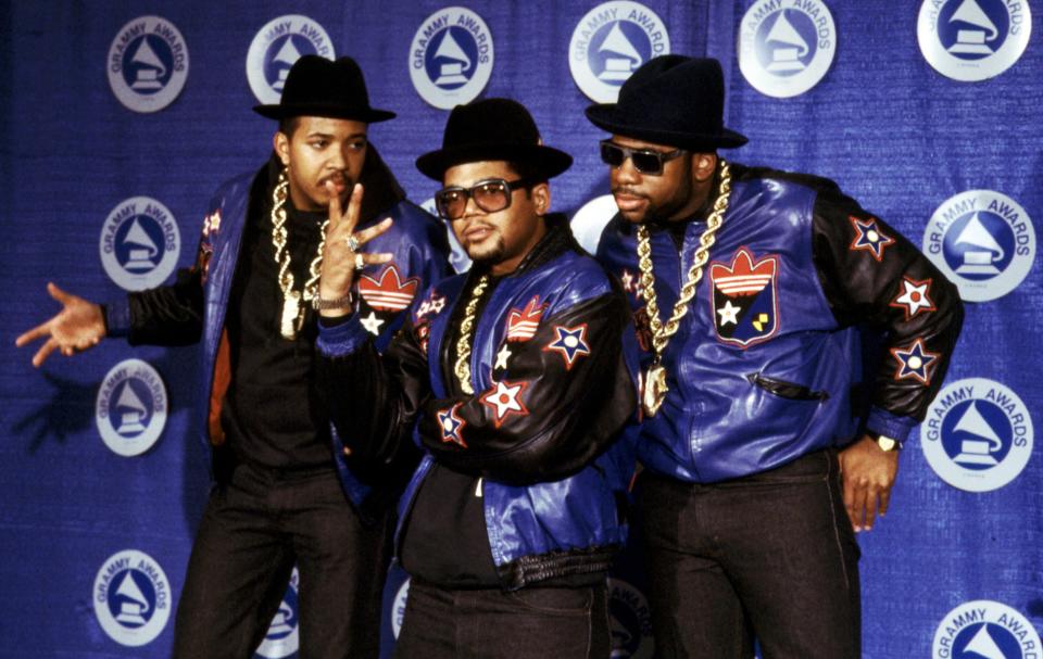 Run-D.M.C. pose at the Grammy Awards in 1988 © Gary Gershoff  / MediaPunch/IPX