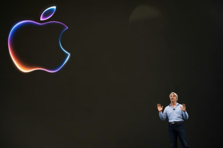 Craig Federighi, vicepresidente de ingeniería de software de Apple, en la Conferencia anual de Desarrolladores, en Cupertino (California, EEUU), el 10 de junio de 2024 (Nic Coury)