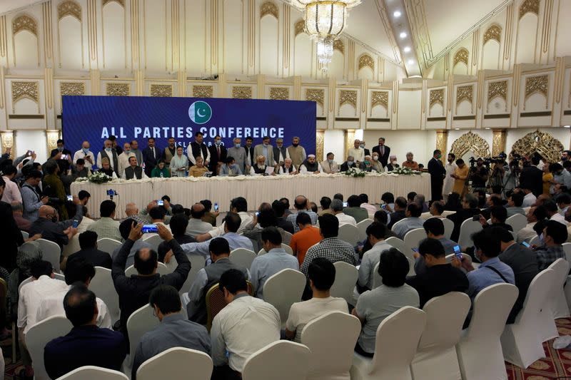 Leaders of the Pakistan's opposition political parties address the closing session of the All Parties Conference in Islamabad,