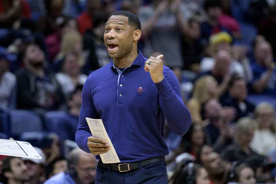 New Orleans Pelicans head coach Willie Green calls out to his team in the first half of an NBA basketball game against the Houston Rockets in New Orleans, Wednesday, Jan. 4, 2023. (AP Photo/Matthew Hinton)