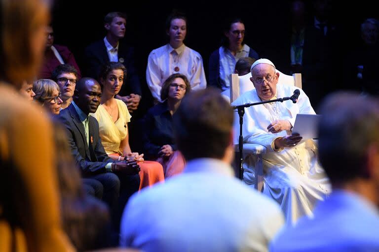 Francisco en su visita a la Universidad Católica de Lovaina, Louvain-la-Neuve. ( VATICAN MEDIA / AFP)