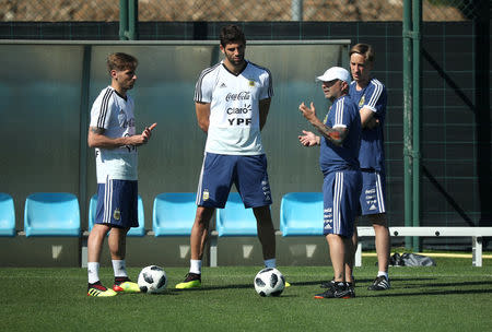 Soccer Football - FIFA World Cup - Argentina Training - Ciutat Esportiva Joan Gamper, Barcelona, Spain - June 8, 2018 Argentina coach Jorge Sampaoli speaks to players during training REUTERS/Albert Gea